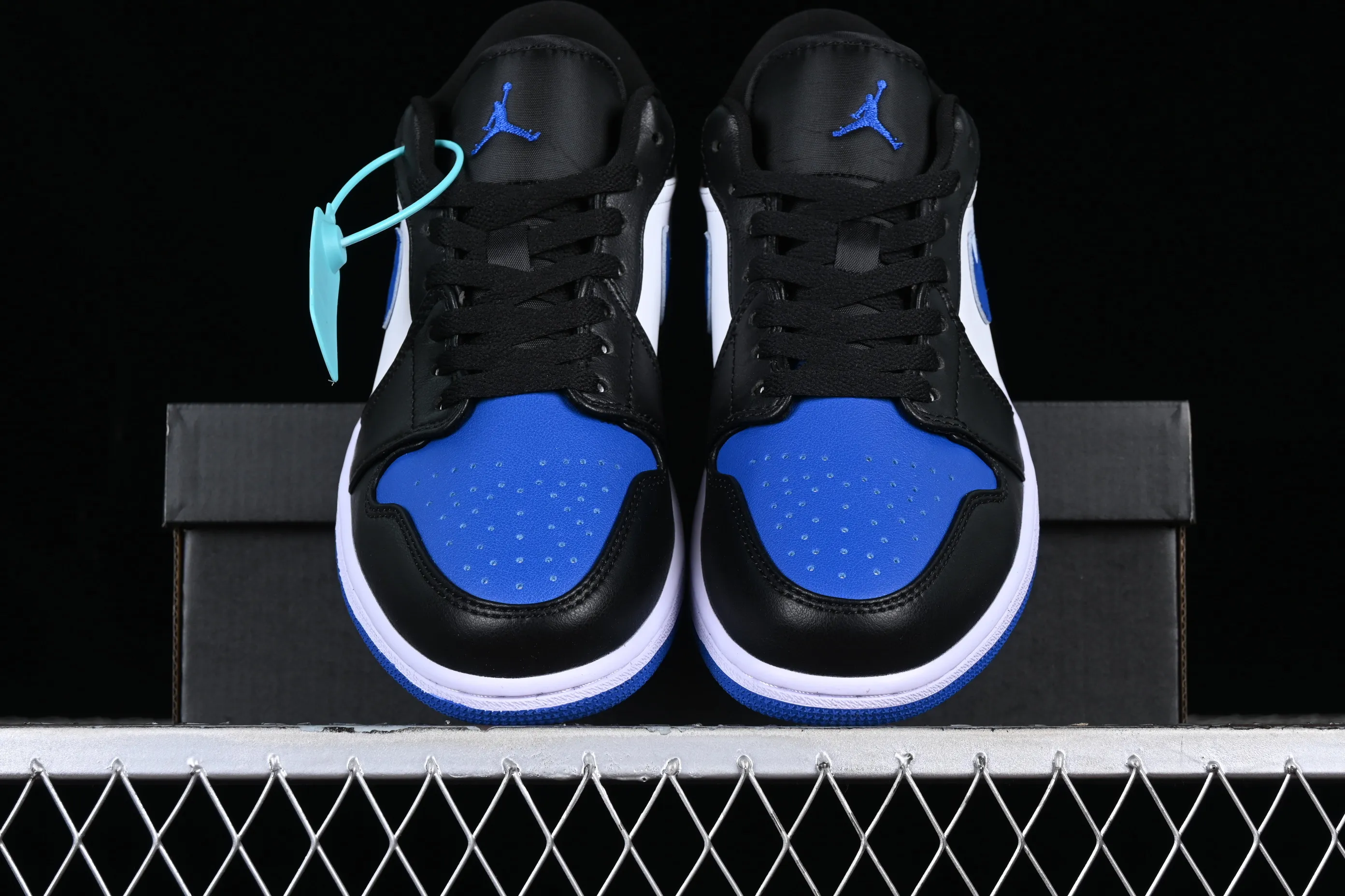 All categories Air Jordan Jordan series basketball shoes Air Jordan 1 Low Z version Air Jordan 1 Low AJ1 Joe 1 black and white low-top cultural basketball shoes 553558-140
